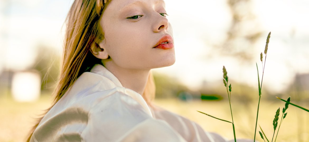 are you 100 human hybrid Tanis Helliwell stock photo by Igor Rand unsplash