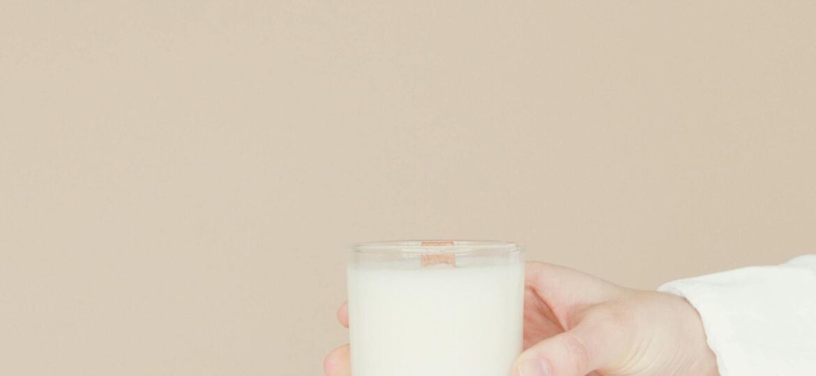 what is A2:A2 milk photo by pexels-artempodrez-6800927