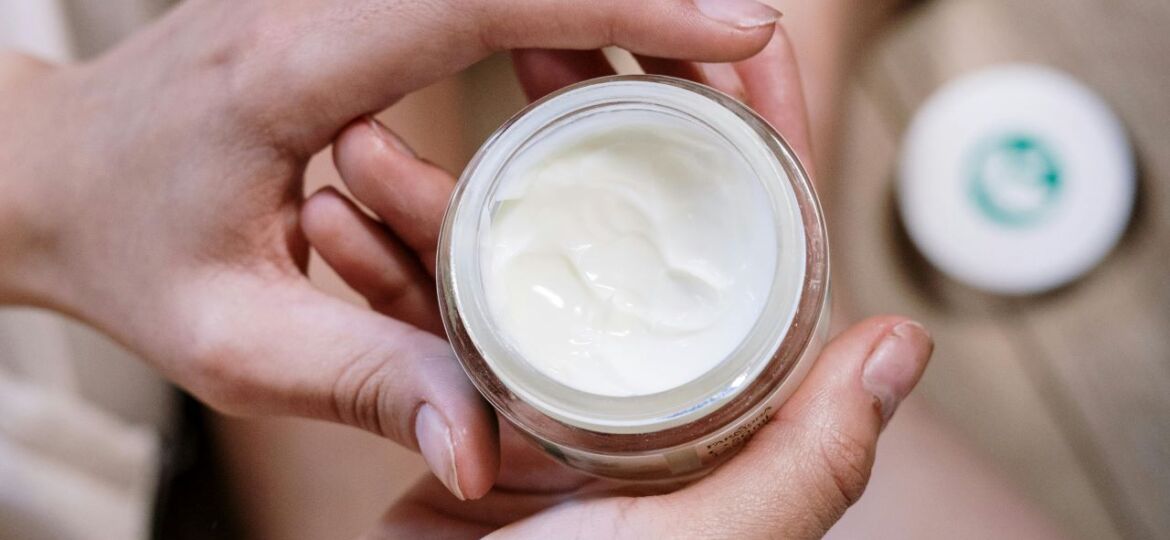 skincare travel tips pexels-cottonbro-4046316