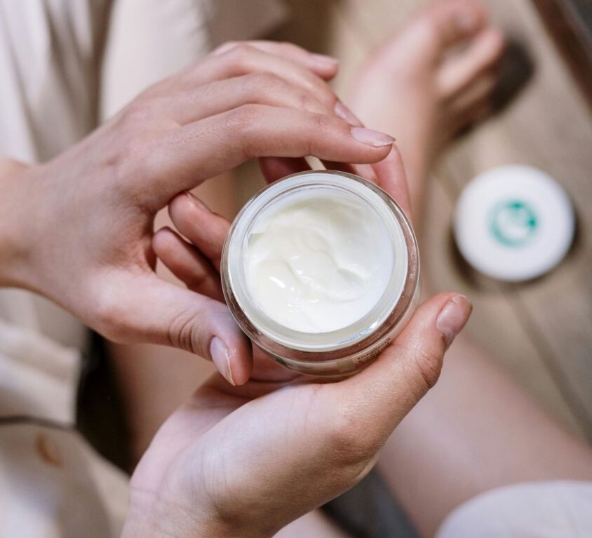 skincare travel tips pexels-cottonbro-4046316